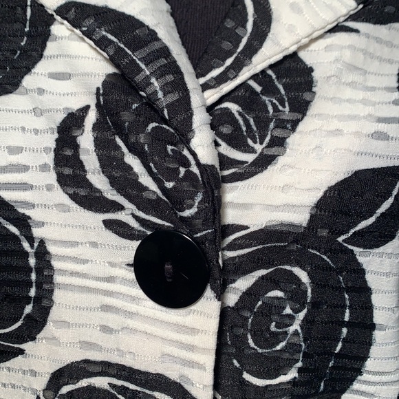 🖤🤍Andria Lieu long sleeve burnout jacket Size Medium - Picture 4 of 8